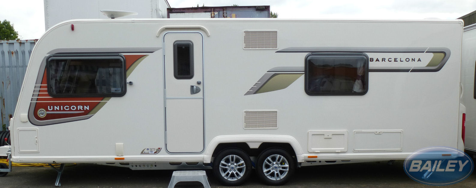 Uni II Barcelona Complete Bonded N/S Side Panel