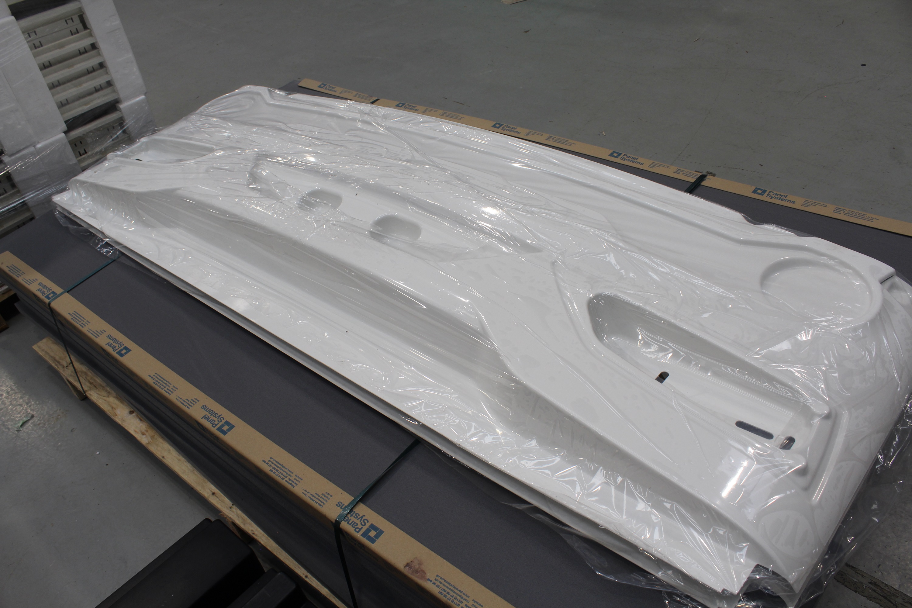 UN4 AL1 AE2 Rear Bumper Moulding PRIMA Leisure