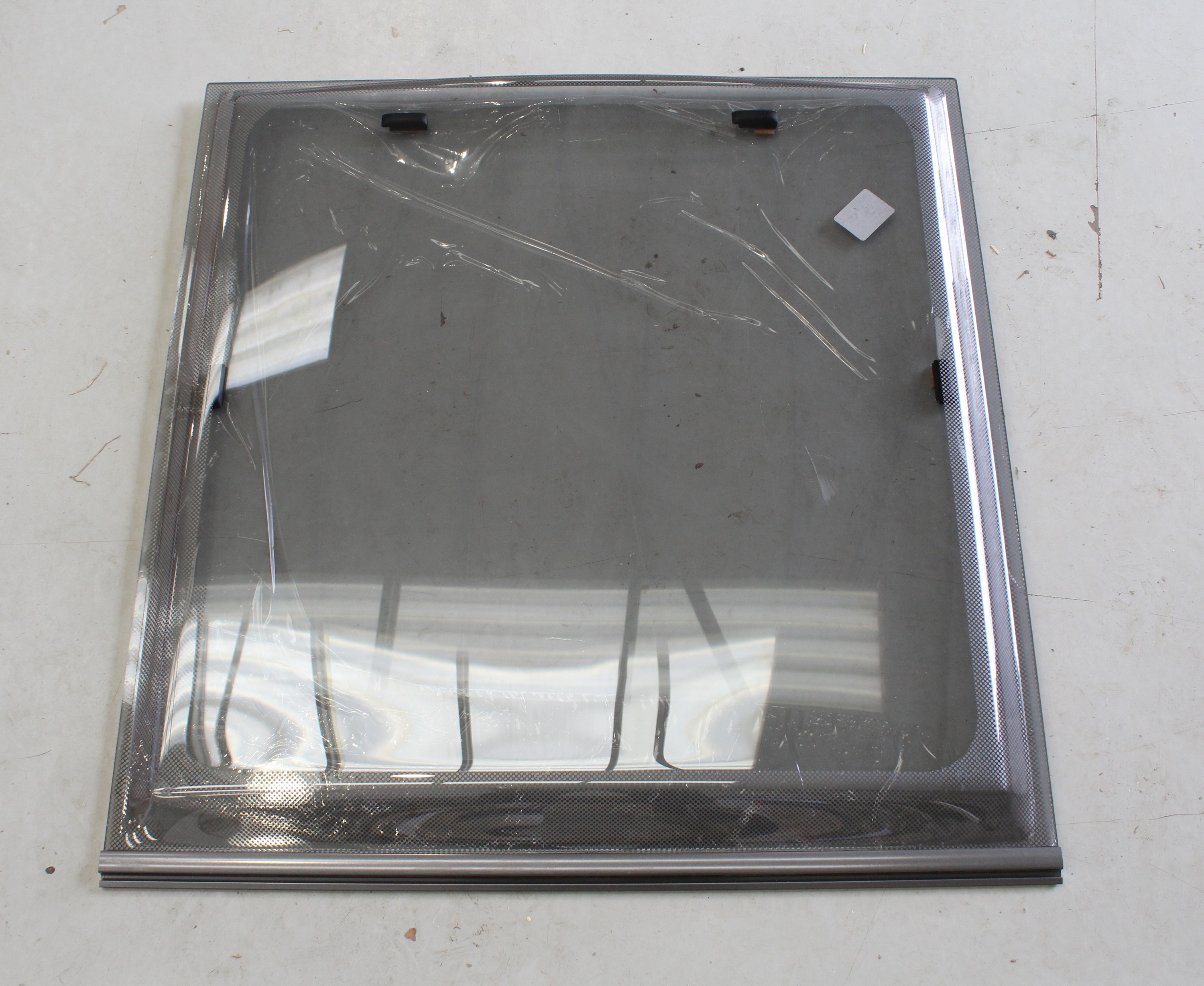 S6 Pageant & GT60 Front Centre Window 700x727mm