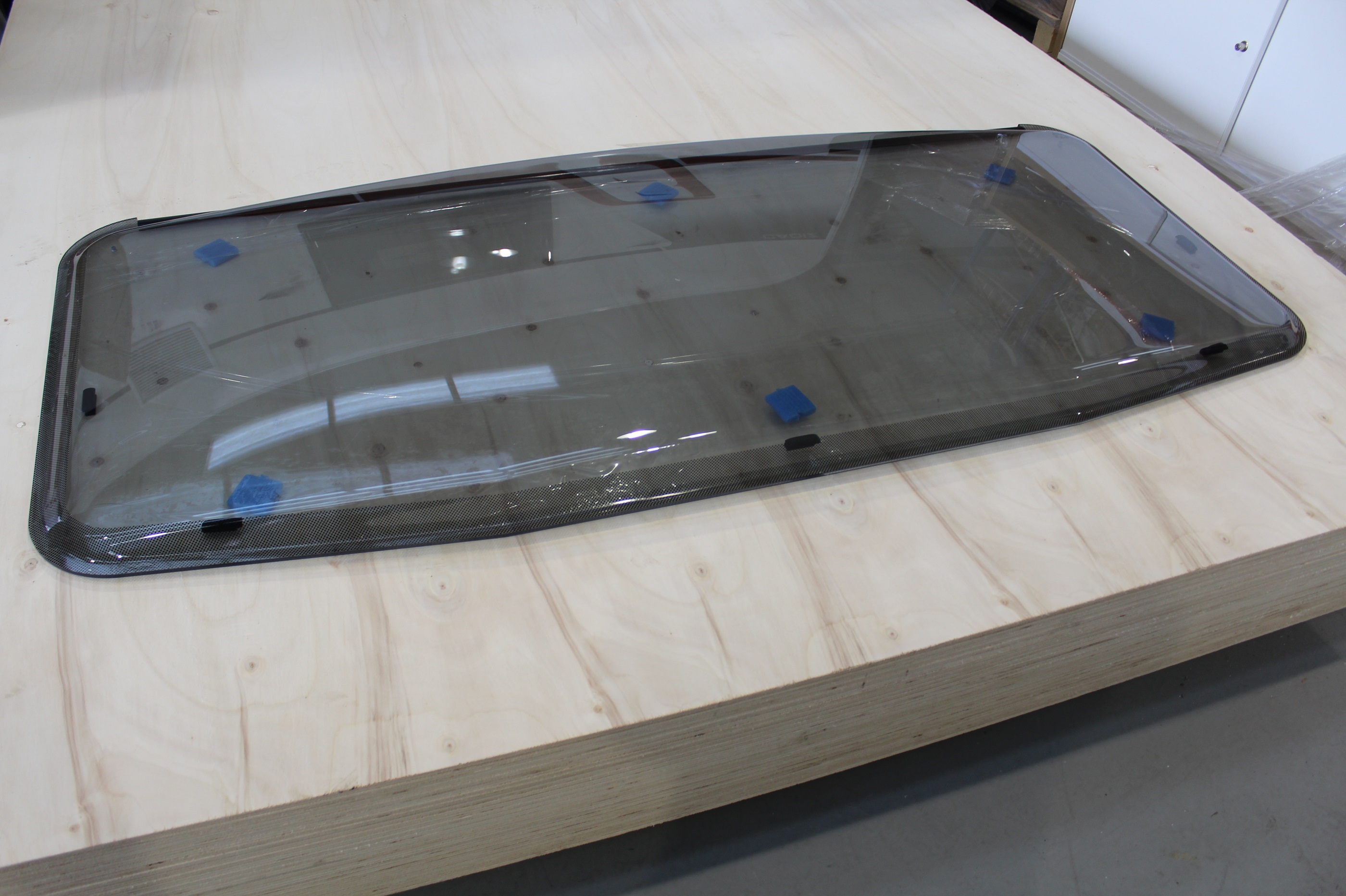 Ran/Dis Front Window 1772x727mm pre series