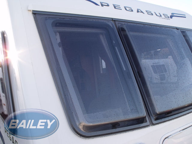 Peg II & Oly II 460x724/673 Front O/S Window