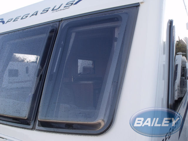 Peg II & Oly II 460x724/673 Front N/S Window