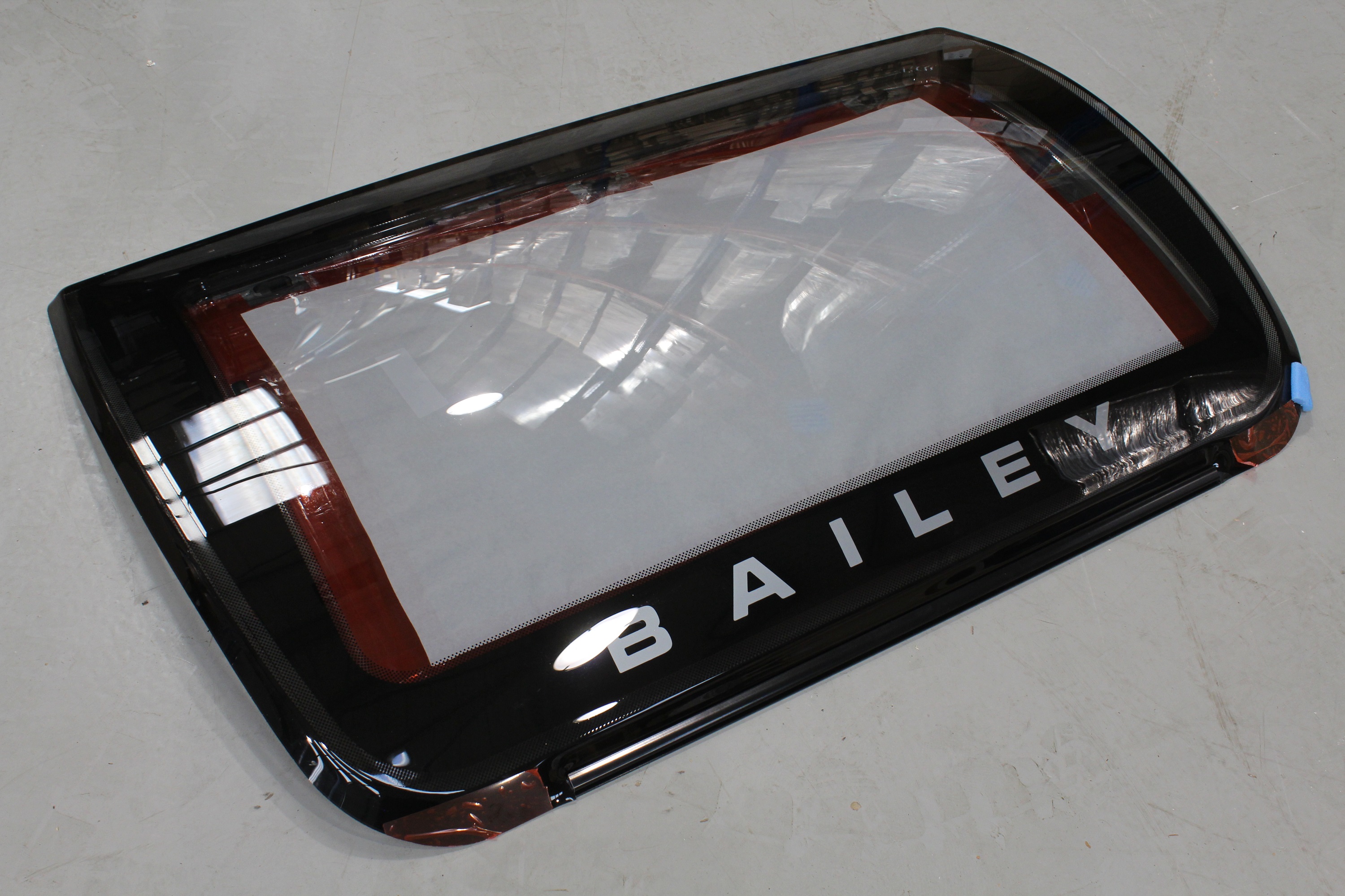 AH2 Front Curved Roof Light 1150x600mm (w/ Logo)