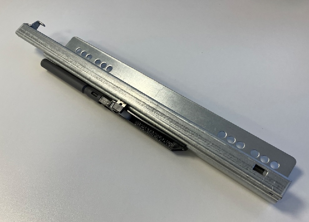 UN4 R/H Drawer Runner 320 mm