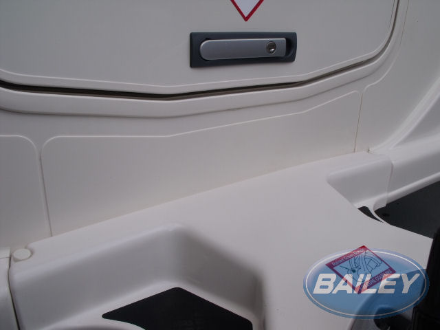 Uni & Peg II Stone Chip Panel Central Matt Finish