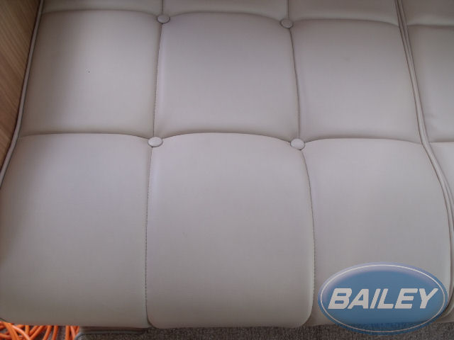 App Auto Base Cushion 600x730x150/180 N/S R/H Picc