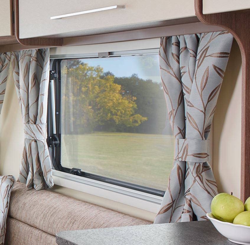 Read more about PX1 Lowdhams SE Curtain HWx650mm Pair product image