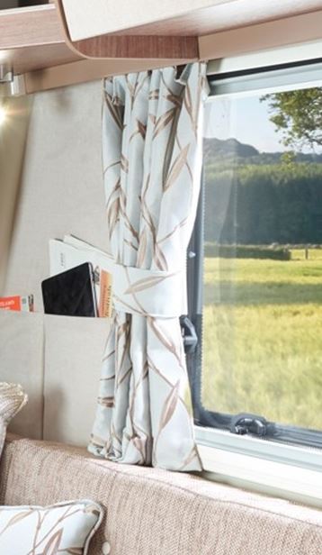 UN4 N/S Front Curtain 750x800mm Brompton