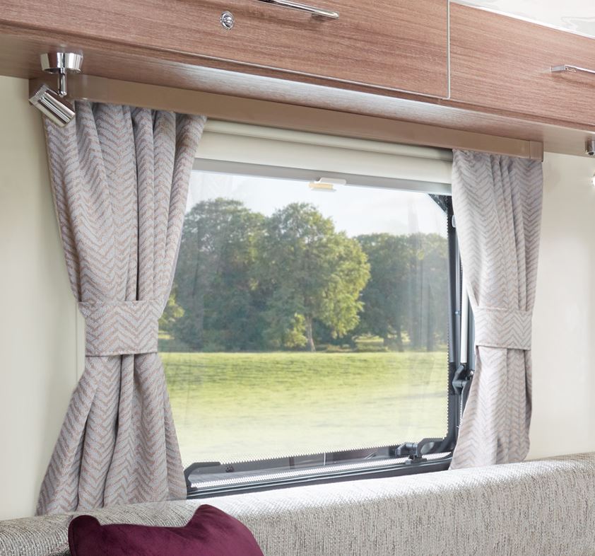 AL1 Curtain w/ Tie 700x630mm Pair - Portland