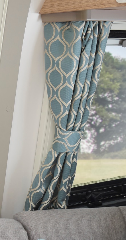 PSR Curtain w/ Retainer HWx800mm N/S Barbican