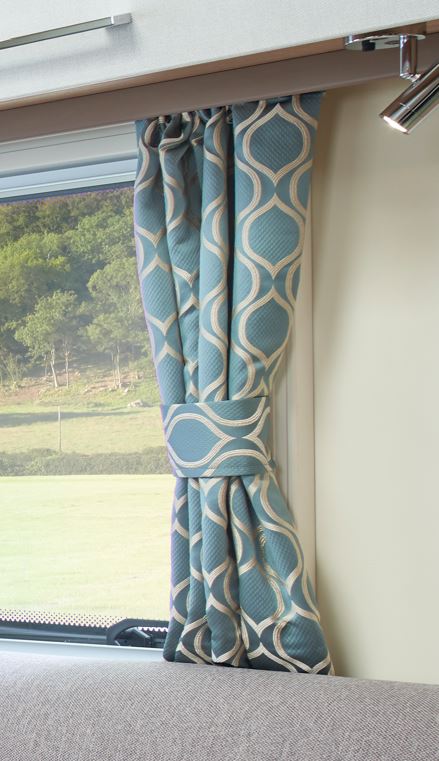 PSR Curtain w/ Retainer HWx800mm O/S Barbican