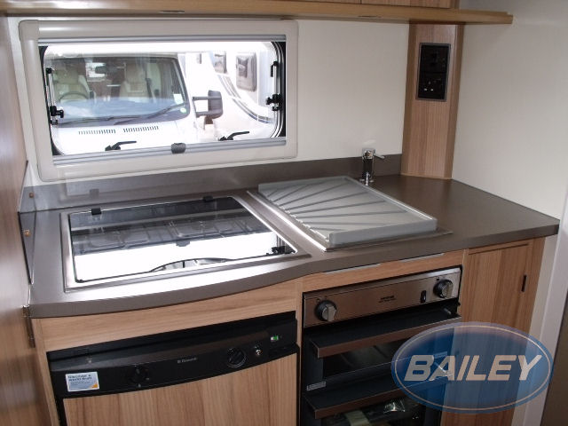 Approach 620 SE Kitchen Worktop & Splashback