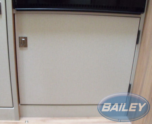 Read more about App Comp Canvas R/H Kitchen Door 358x444mm A2FV14 product image