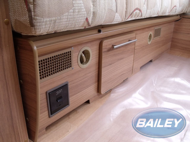 Orion 400/2 Front Bunk Face N/S