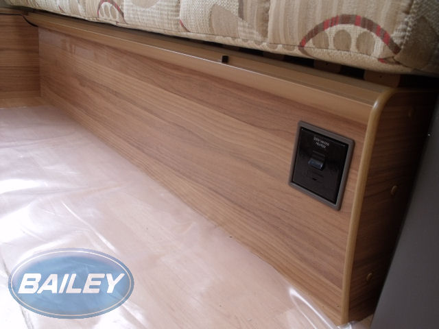 Orion 400/2 Front Bunk Face O/S