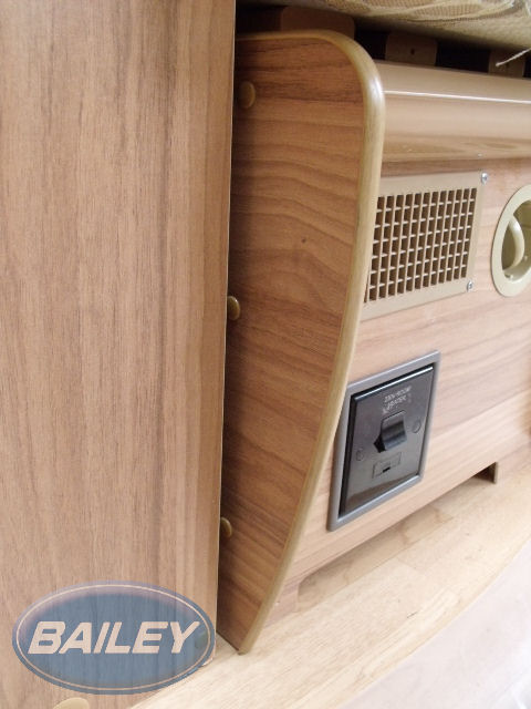 Orion 400/2 N/S Front Bunk End