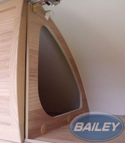 Read more about Uni Val Alm Cab Pam Front Centre Locker Divider product image