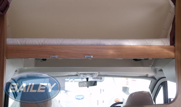 Approach 760SE Cab Bed Front Rail