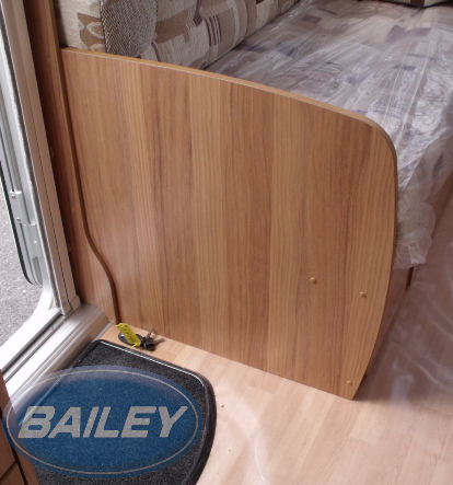 Unicorn II Val Cad Bar Car Cor Front Bunk N/S End