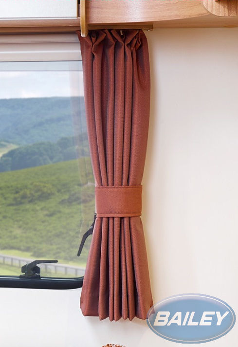 Read more about Pursuit 530/4 Curtain Set product image