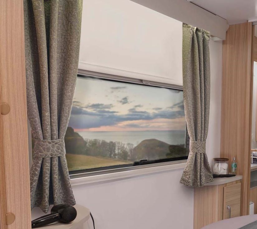 PS4 Rimini Curtain Set - Temple