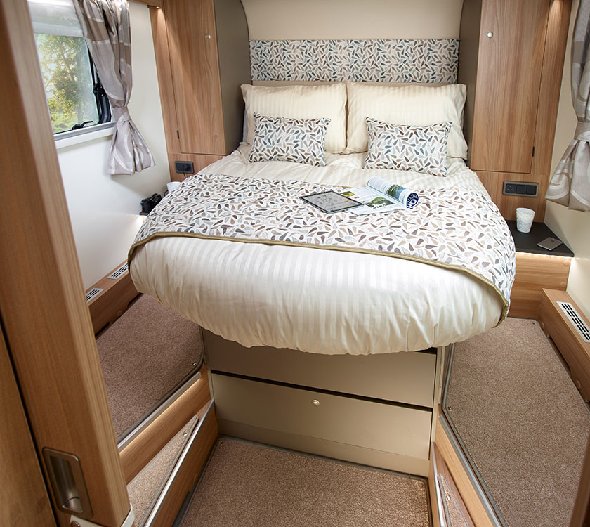 Bedding Set Island Bed Autograph II 794 Grosvenor PRIMA Leisure