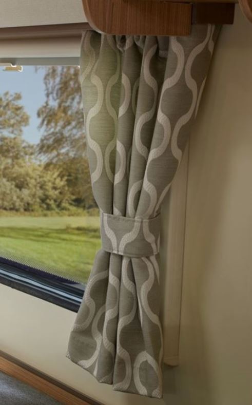 PXR O/S Front Curtain HWx800mm (B)