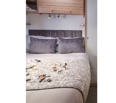 PG2 Pegasus Grande GT75 Amalfi French Bed Bedding Set - Amersham