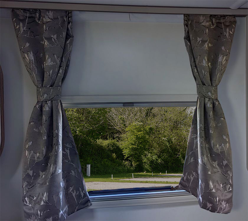 Read more about Bailey Alicanto Deluxe - Bedroom Curtain Set, Blossom product image