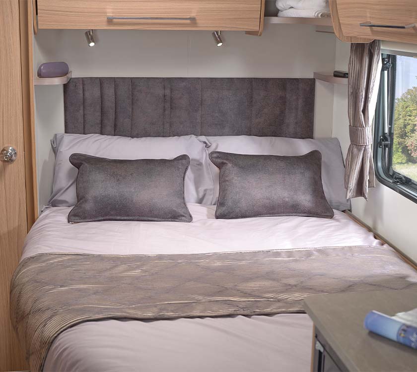 Read more about PX2 GT75 440 French Fixed Bed Bedding Set - Hatton product image