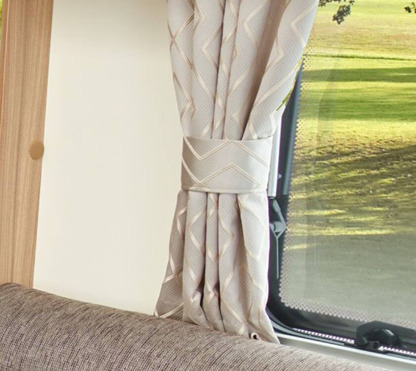 PSR Curtain Retainer in Goldhawk (Single)