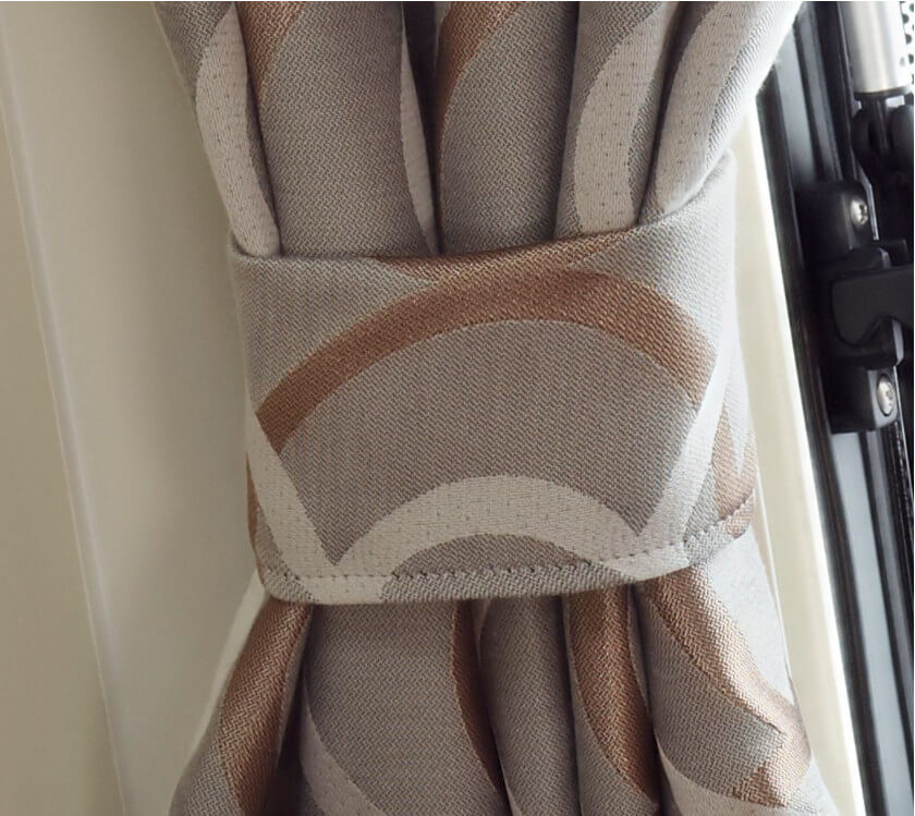 PS6 Curtain Retainer in Kempton (Single)