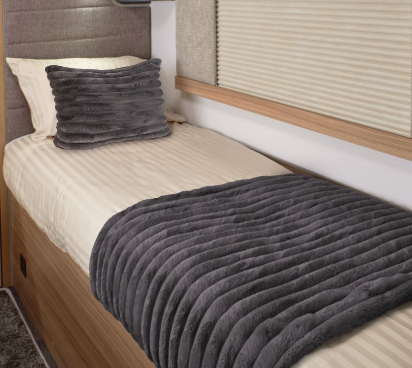 Bailey Pegasus Black Edition - Bunk Bed Bedding Set - Lima