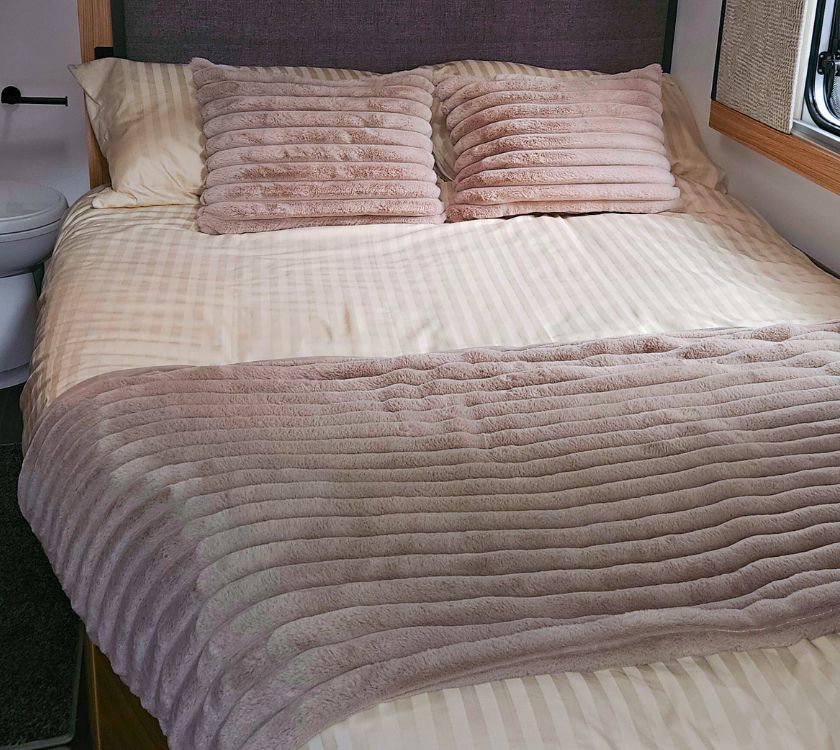 Read more about Bailey Pegasus Black Edition - French Bed Bedding Set product image