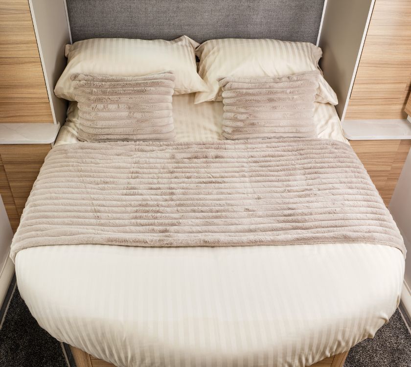 Bailey Pegasus Grande Black Edition - Island Bedding Set - Echo