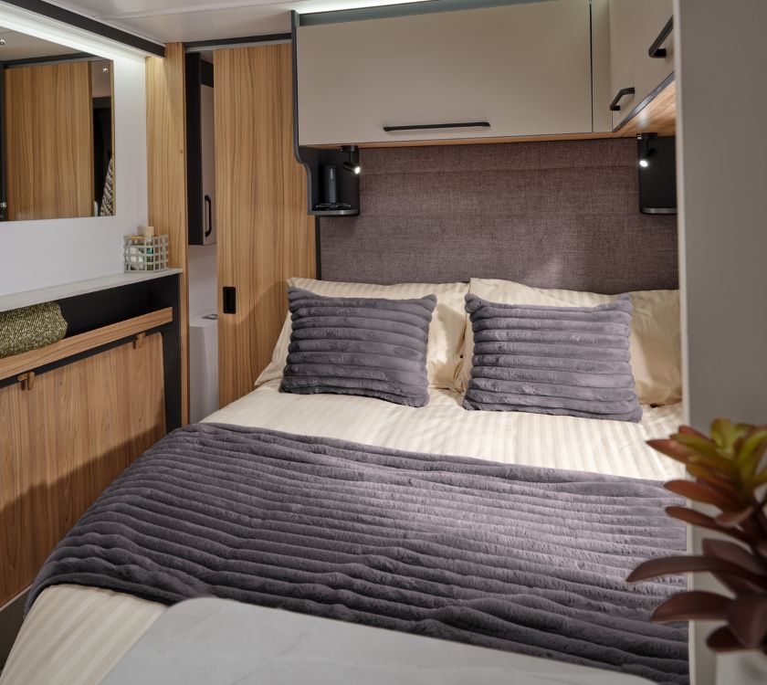 Read more about Bailey Phoenix Black Edition - French Bedding Set product image