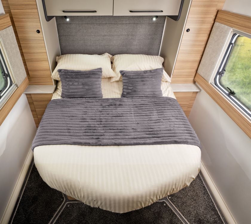 Bailey Phoenix Black Edition - Island Bedding Set - Lima